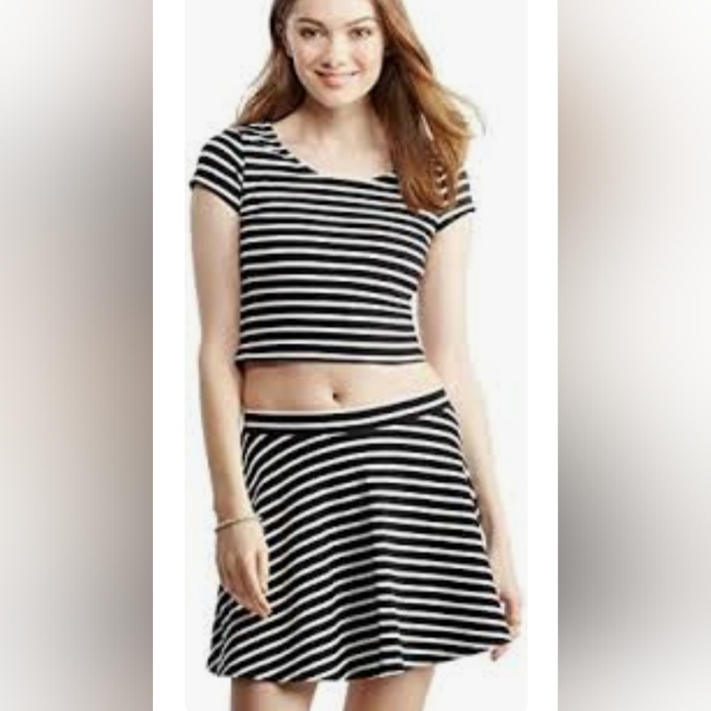 Trixxi Matching Cropped Top/Skirt Outfit Blk/Wh Striped CrisCross Open Back Sz 1 - Picture 1 of 9